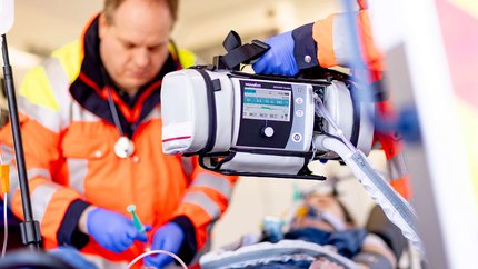 NIV mit MEDUVENT Standard Beatmung mit MEDUVENT Standard in einem Rettungswagen