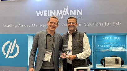 WEINMANN employees show the award