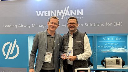 WEINMANN employees show the award