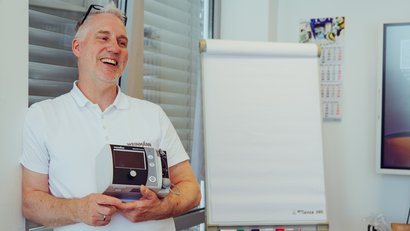 WEINMANN application specialist demonstrates medical device
