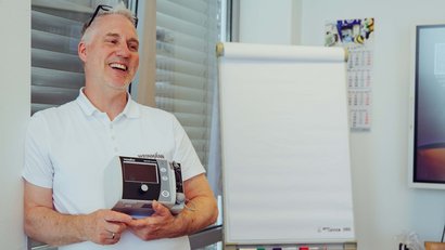 WEINMANN application specialist demonstrates medical device