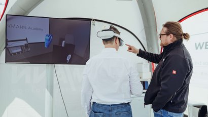 VR Erlebnis am Außenstand