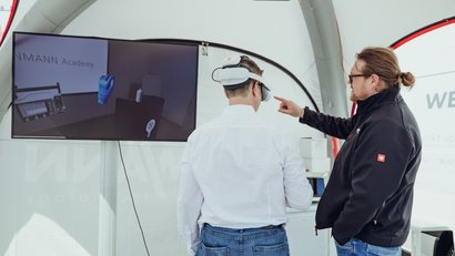 VR Erlebnis am Außenstand